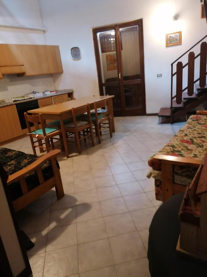 Casa Vacanze 'La Piazza' Villa Zone ภายนอก รูปภาพ